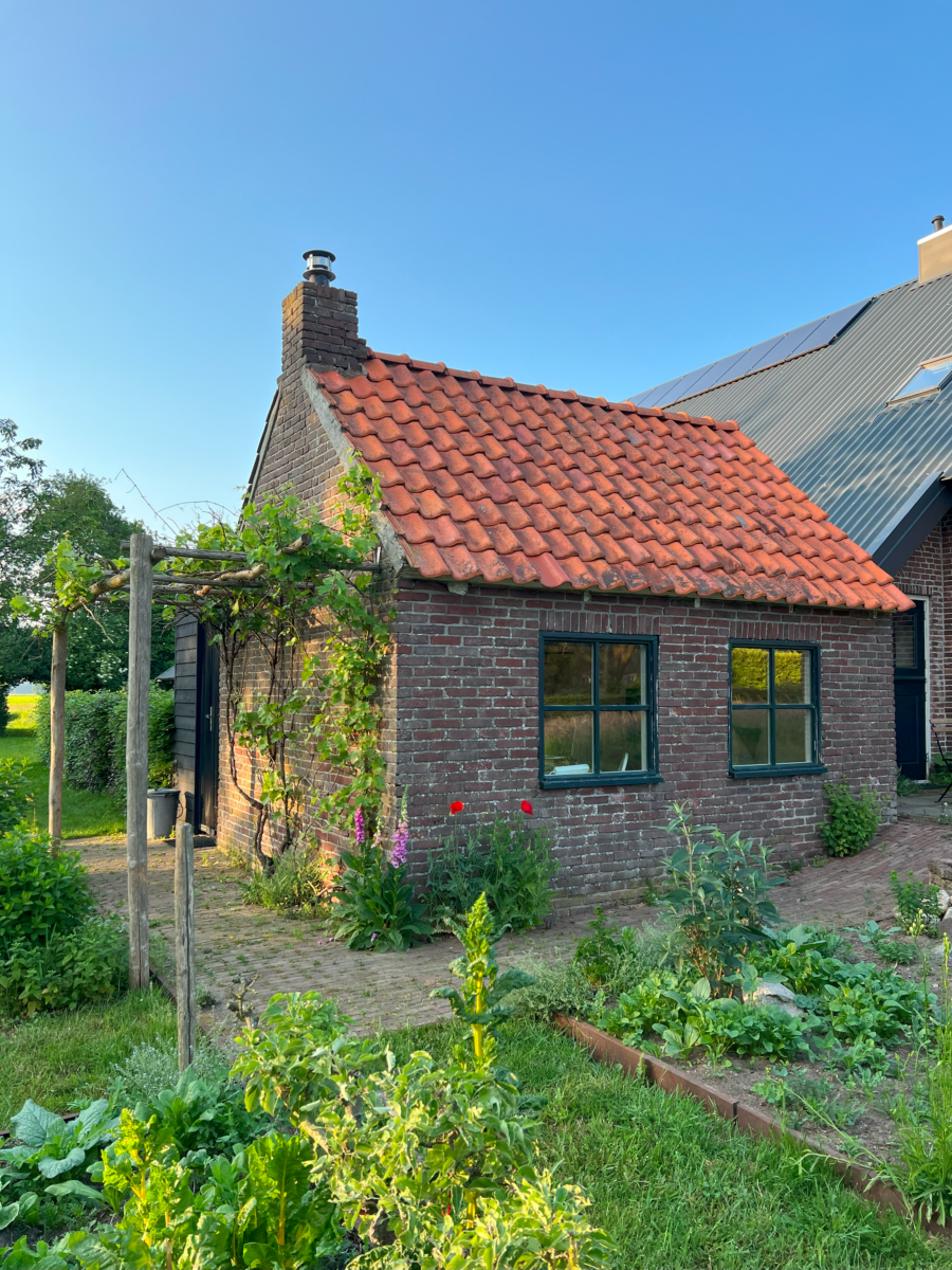 Verrassend toegankelijk bakhuisje in Drenthe - zijkant